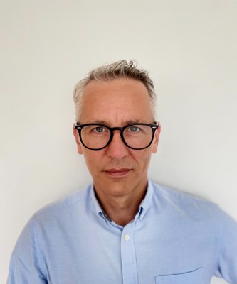 Psycholog Piotr Karabela
