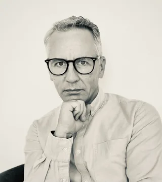 Psycholog Piotr Karabela